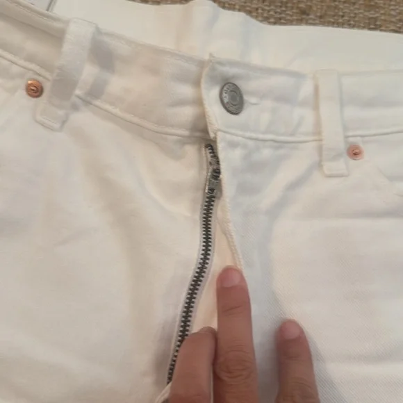 Gap White Low Rise Stride Denim Jean Shorts Cutoff Distressing size 10 / 30 - Picture 2 of 6